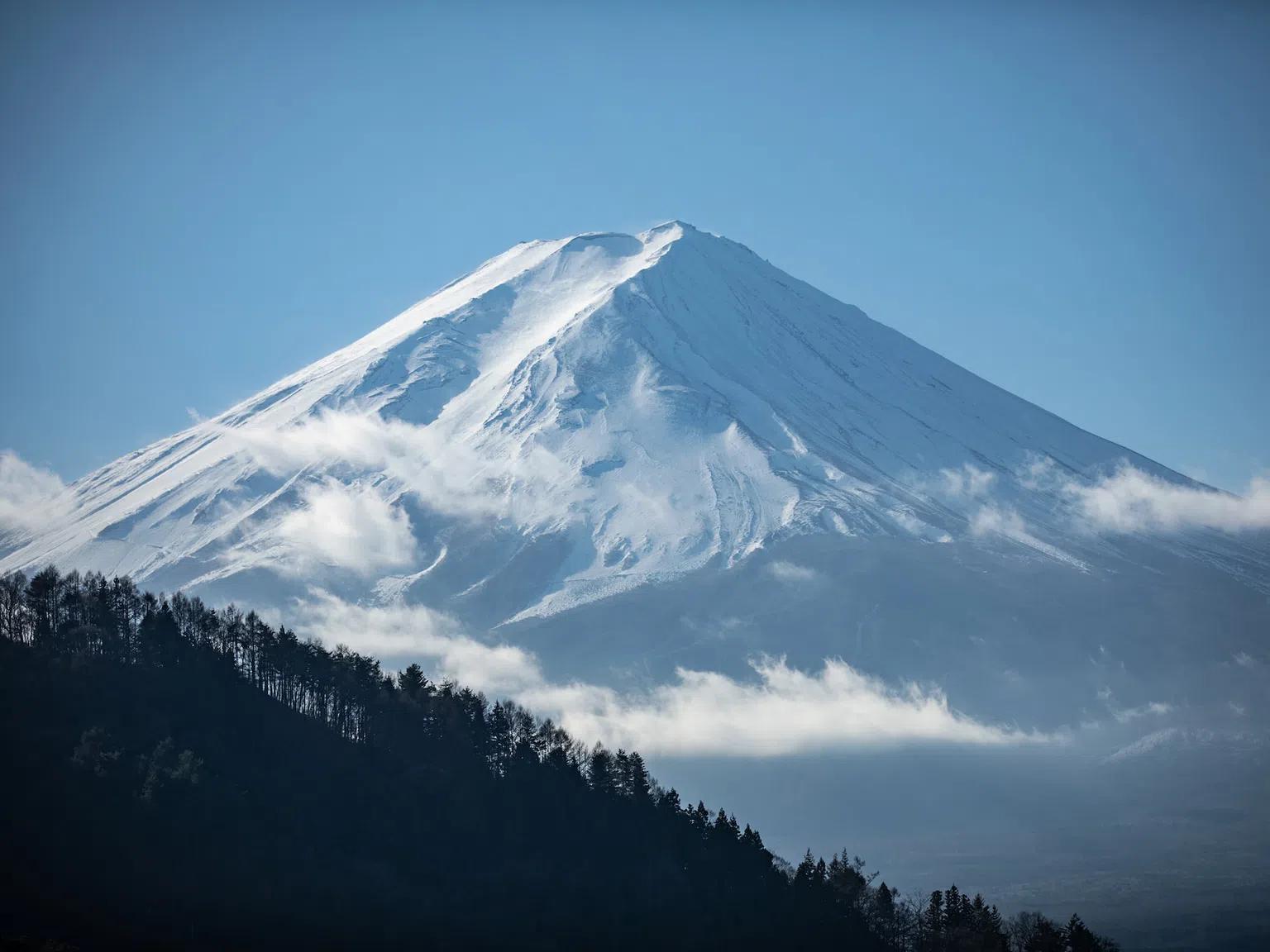 Ще се изненадате какво има на върха на най-високата планина в Япония